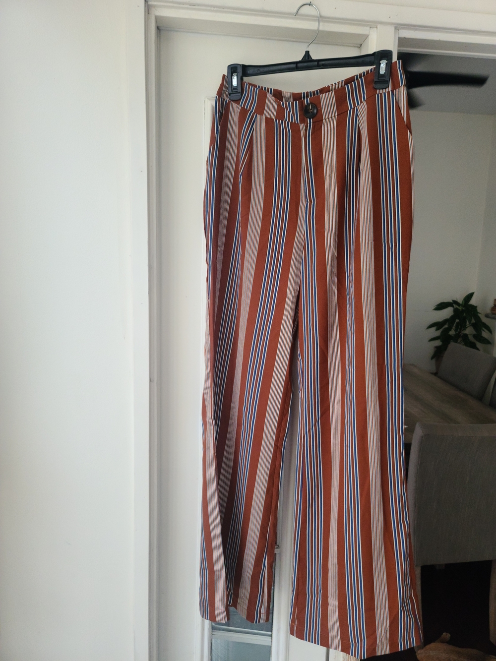 essue Rust, White & Navy Vertical-Stripe Wide-Leg Pants